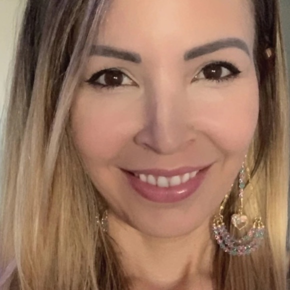 Exclusive Handmade "Falling Love" Earrings - Picture 2 of 6